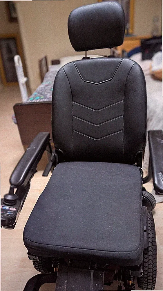 2023 Quantum Q6EDGE3 "Stretto" Joystick Power Wheelchair -Ultra Narrow