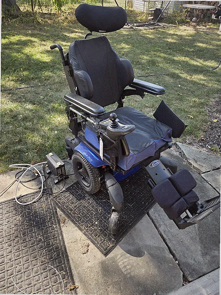 Quickie QM-710 Power Wheelchair Reclining Tilt Flip Up Armrests Blue