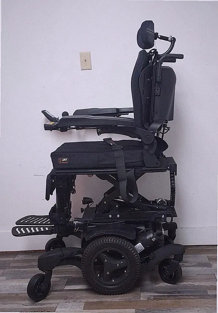 QUICKIE QM 710 WHEELCHAIR , POWER TILT,RECLINE , LEGS,LIFT,LIGHTS .